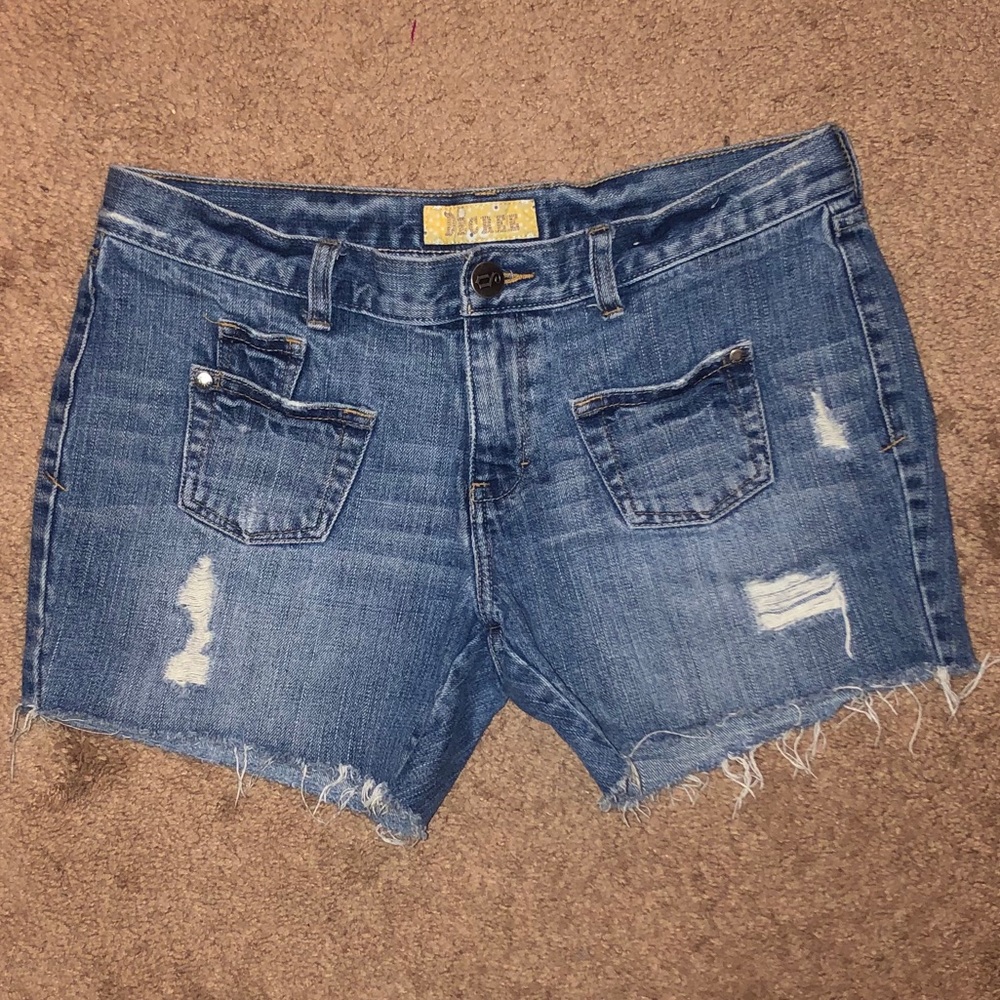 •Distressed Jean Shorts•